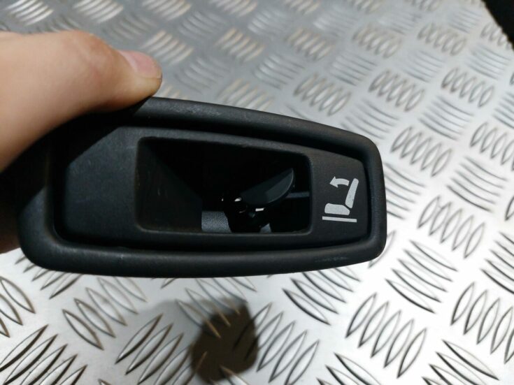 Sēdekļa aizmugures slēdzene priekš RENAULT LAGUNA 2011