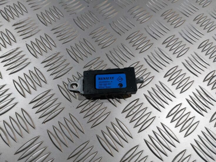 Antenas pastiprinātāja bloks priekš RENAULT LAGUNA 2011