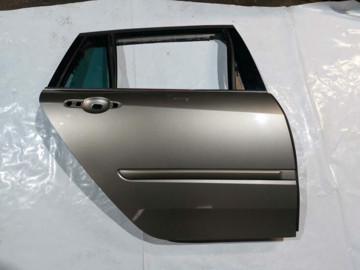 Aizmugurējās labās durvis priekš RENAULT LAGUNA 2011