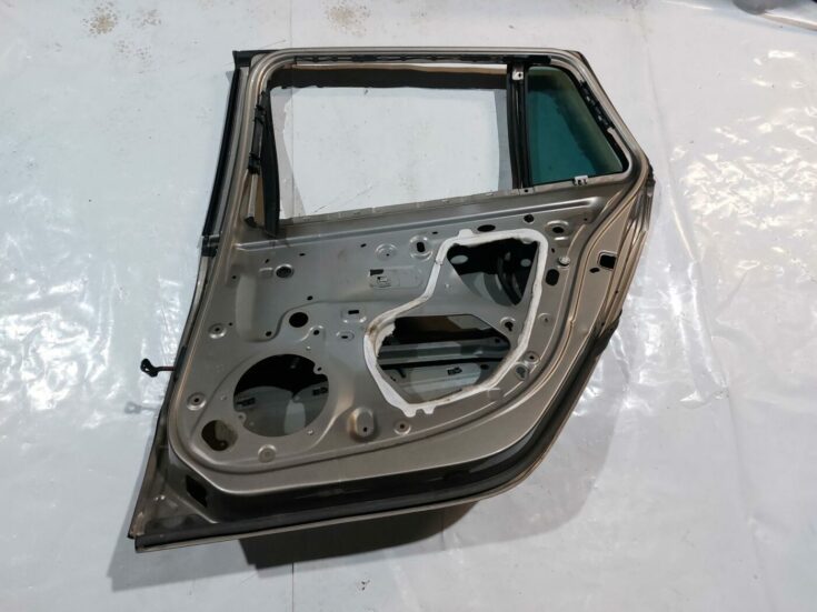 Aizmugurējās labās durvis priekš RENAULT LAGUNA 2011