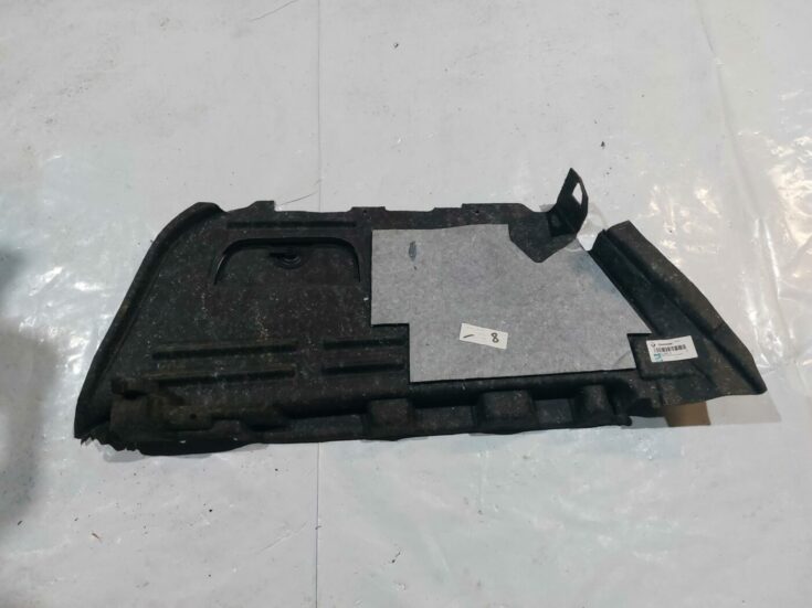 Bagāžnieka nodalījuma sānu apdare priekš RENAULT LAGUNA 2011