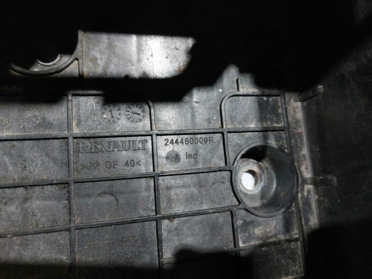 Akumulatora stiprināšanas korpuss priekš RENAULT LAGUNA 2011
