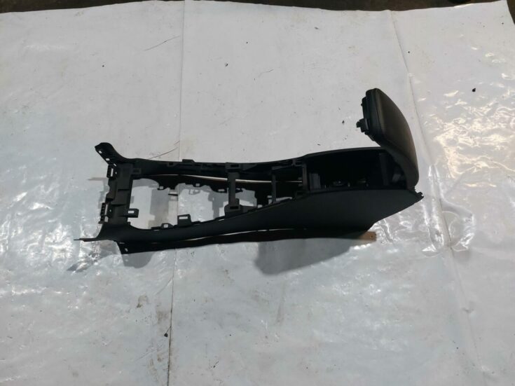 Centrālās konsoles apdares lielākā daļa priekš RENAULT LAGUNA 2011