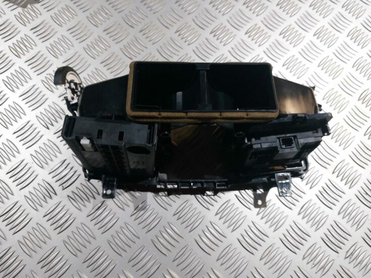 Mērinstrumentu paneļa gaisa vads, centrā priekš RENAULT LAGUNA 2011