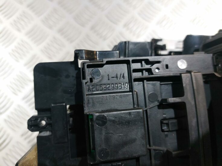 Mērinstrumentu paneļa gaisa vads, centrā priekš RENAULT LAGUNA 2011