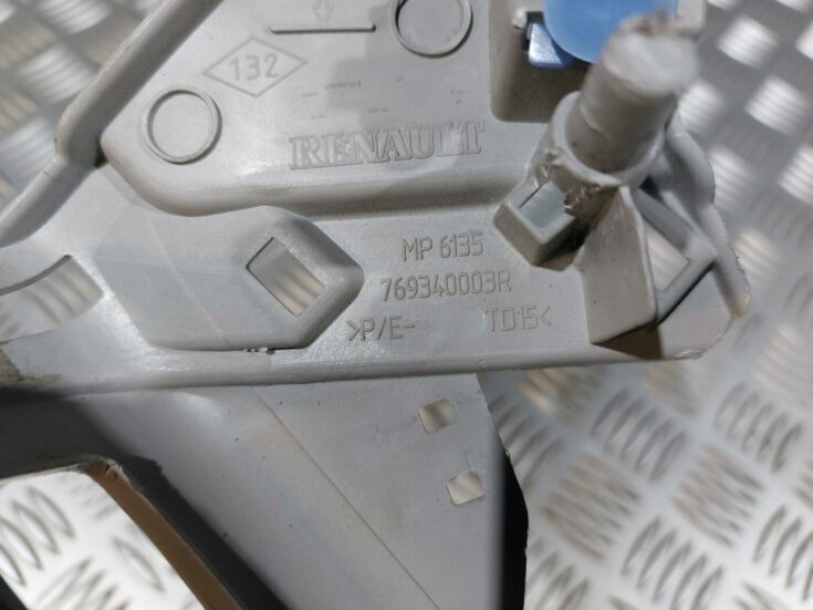 Aizmugurējas salona statnes apdare priekš RENAULT LAGUNA 2011