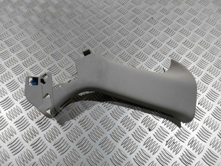 Aizmugurējas salona statnes apdare priekš RENAULT LAGUNA 2011