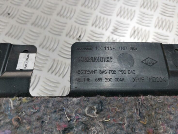 Mērinstrumentu paneļa apakšēja apdare priekš RENAULT LAGUNA 2011