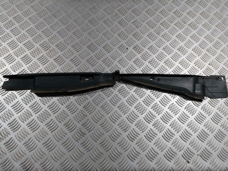 Priekšēja spārna uzlika/moldings priekš RENAULT LAGUNA 2011