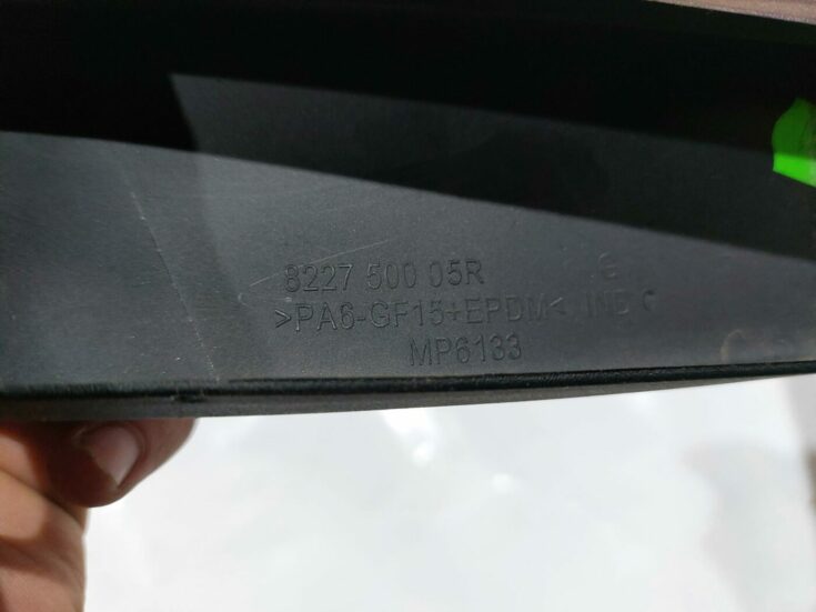 Durvju stikla moldings priekš RENAULT LAGUNA 2011