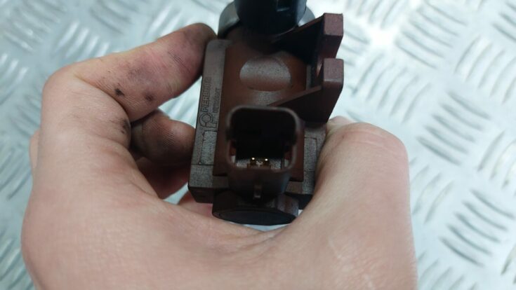 Solenoīda vakuuma vārsts priekš VOLVO S40 2004 Black