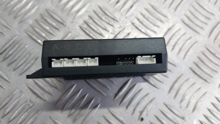 Parkošanās devēju vadības bloks priekš VOLVO S40 2004 Black