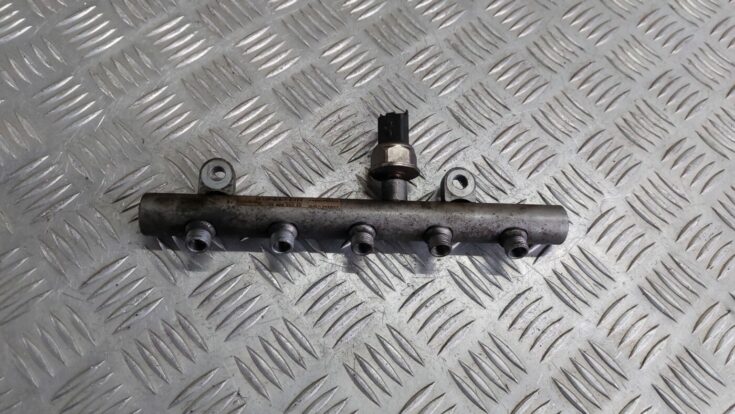 Degvielas sadales caurule priekš VOLVO S40 2004 Black