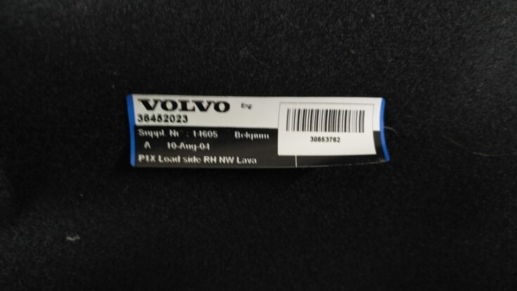 Bagāžnieka nodalījuma sānu apdare priekš VOLVO S40 2004 Black