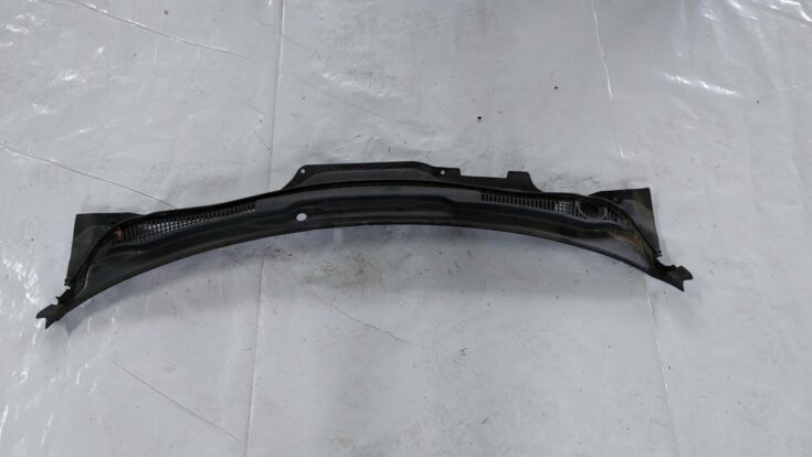 Vējstikla uzlikas (deflektora) režģis priekš VOLVO S40 2004 Black