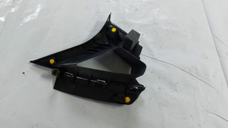 Aizmugurējas salona statnes apdare priekš VOLVO S40 2004 Black