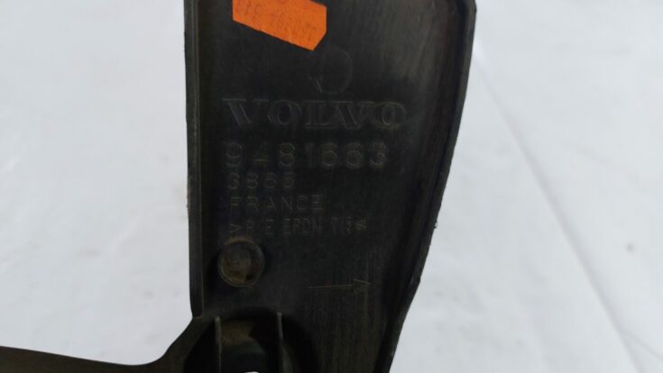 Mērinstrumentu paneļa apdare (zem stūres) priekš VOLVO S40 2004 Black