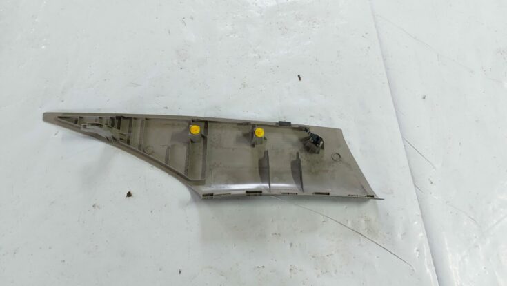 Aizmugurējas salona statnes apdare priekš VOLVO S40 2004 Black