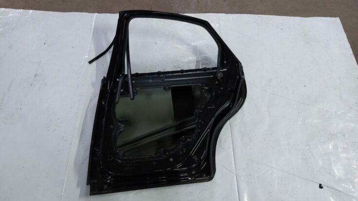 Aizmugurējās labās durvis priekš VOLVO S40 2004 Black