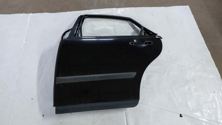 Aizmugurējās kreisās durvis priekš VOLVO S40 2004 Black