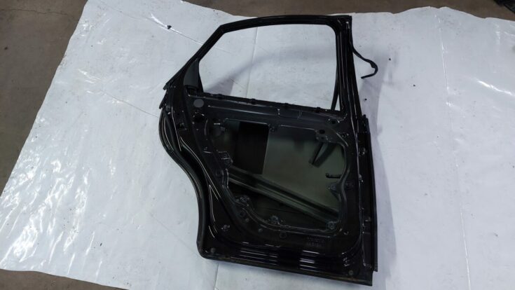 Aizmugurējās kreisās durvis priekš VOLVO S40 2004 Black