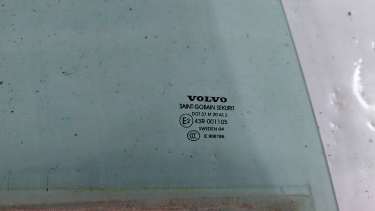 Aizmugurējo labo durvju stikls priekš VOLVO S40 2004 Black