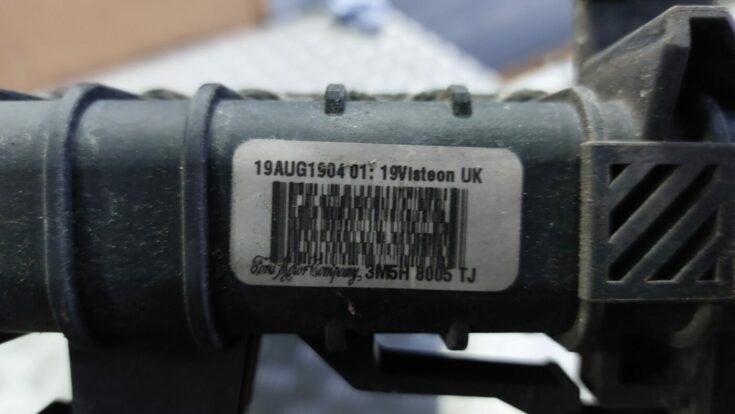 Dzesēšanas radiators priekš VOLVO S40 2004 Black