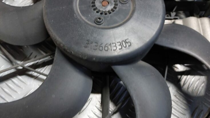 Dzesēšanas radiatora ventilators priekš VOLVO S40 2004 Black