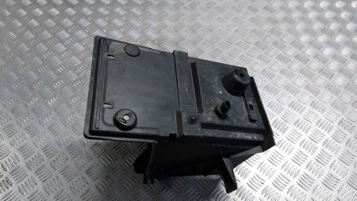 Akumulatora stiprināšanas korpuss priekš VOLVO S40 2004 Black