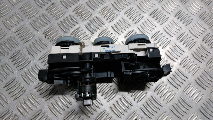 Klimata kontroles bloks priekš MITSUBISHI COLT 2007