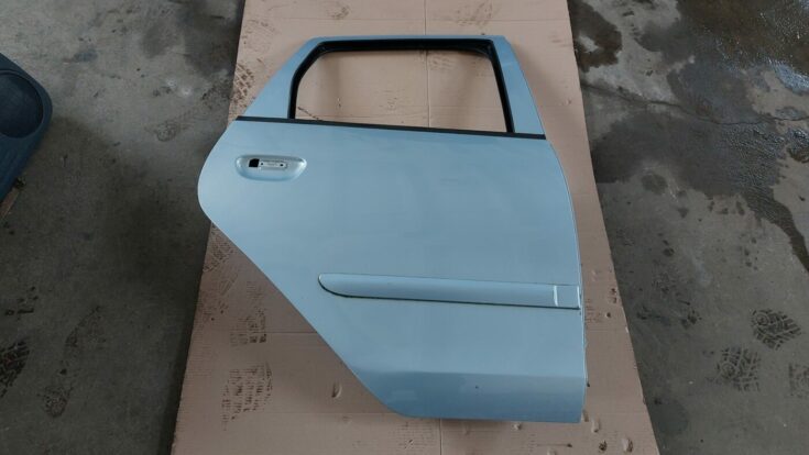Aizmugurējās labās durvis priekš MITSUBISHI COLT 2007