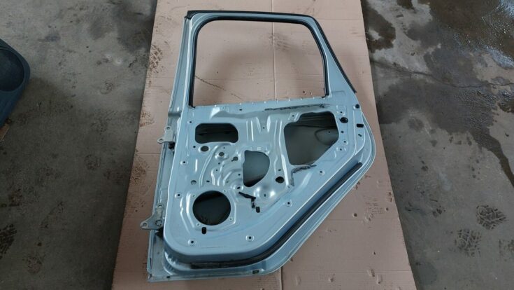 Aizmugurējās labās durvis priekš MITSUBISHI COLT 2007