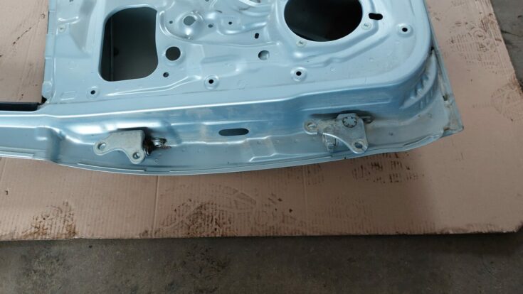 Aizmugurējās labās durvis priekš MITSUBISHI COLT 2007