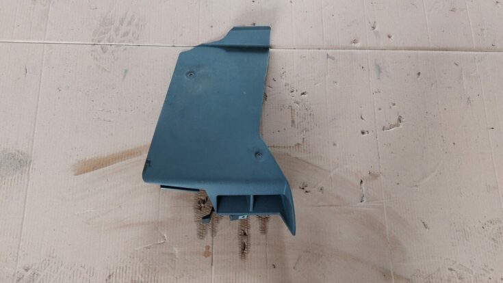 Mērinstrumentu paneļa apdare (zem stūres) priekš MITSUBISHI COLT 2007