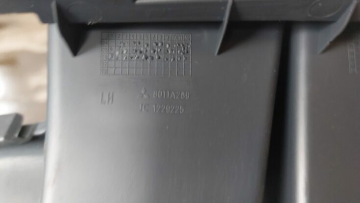 Mērinstrumentu paneļa apdare (zem stūres) priekš MITSUBISHI COLT 2007