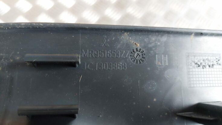 Sliekšņa aizmugurēja kreisa uzlika (salonā) priekš MITSUBISHI COLT 2007