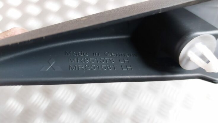 Durvju spoguļa apdares uzlika salonā (bez skaļruņa) priekš MITSUBISHI COLT 2007