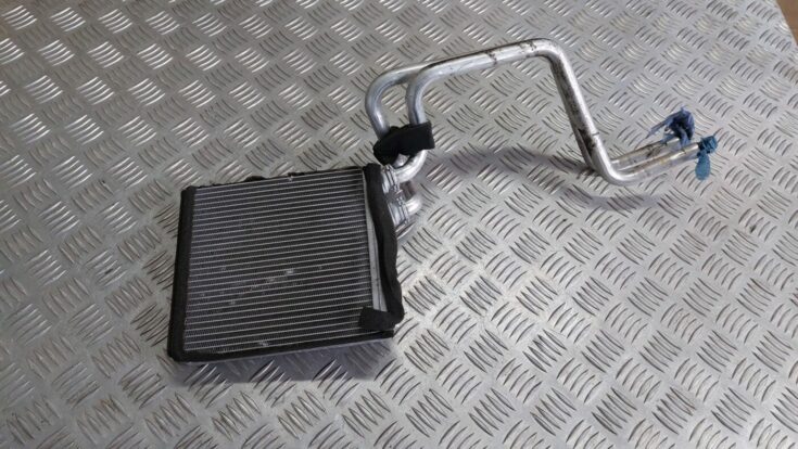 Apsildes sistēmas radiators priekš VOLVO V60 2012