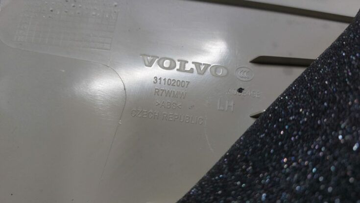 Bagažnieka nodalījuma statnes apdare priekš VOLVO V60 2012
