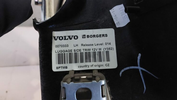 Bagāžnieka nodalījuma sānu apdare priekš VOLVO V60 2012