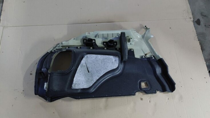 Bagāžnieka nodalījuma sānu apdare priekš VOLVO V60 2012
