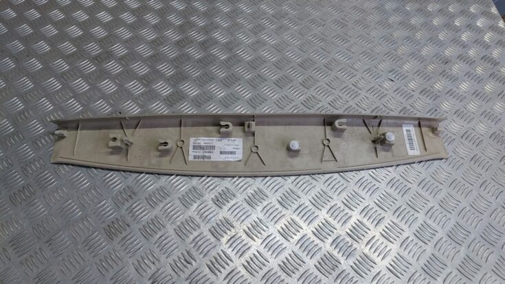 Bagāžnieka nodalījuma griestu uzlika priekš VOLVO V60 2012