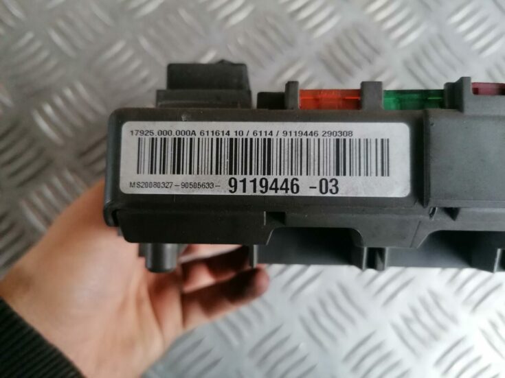 Drošinātāju bloks priekš BMW 123 E87 2008 BLACK