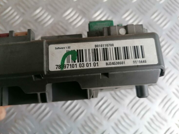 Drošinātāju bloks priekš BMW 123 E87 2008 BLACK