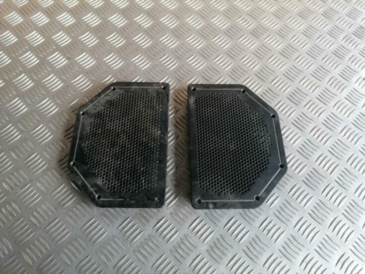 Skaļruņa apdare aizmugurējā plauktā priekš BMW 123 E87 2008 BLACK