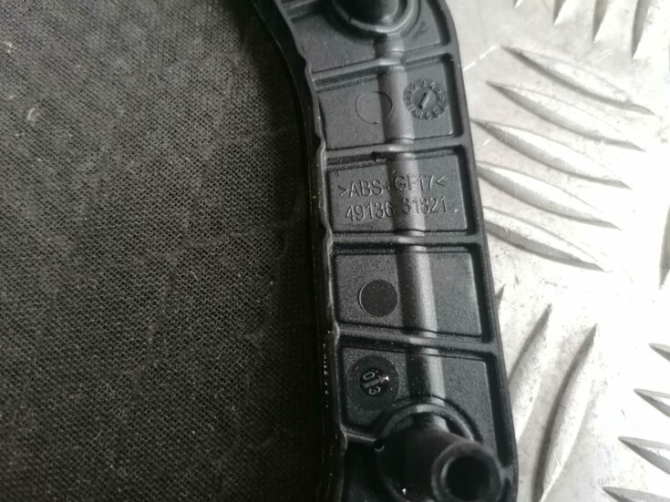 Skaļruņa apdare aizmugurējā plauktā priekš BMW 123 E87 2008 BLACK