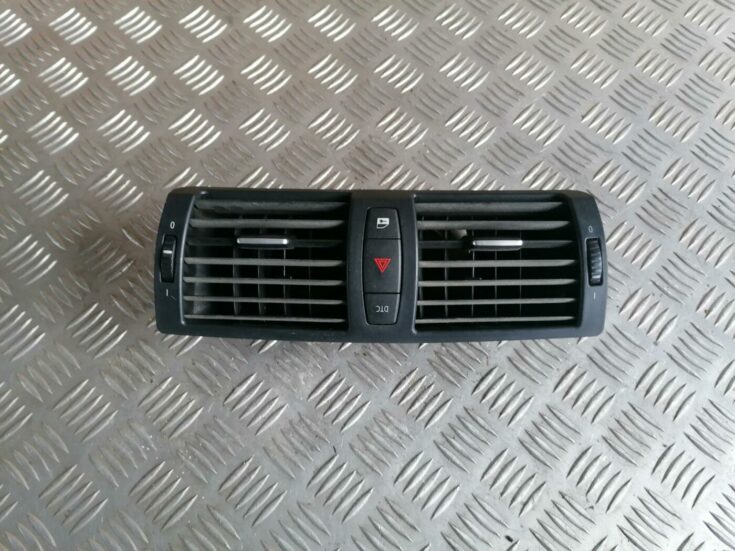 Mērinstrumentu paneļa gaisa vads, centrā priekš BMW 123 E87 2008 BLACK