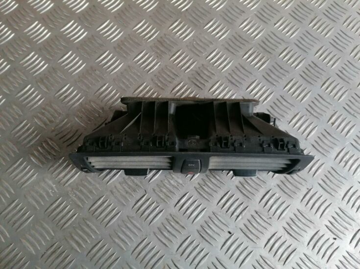 Mērinstrumentu paneļa gaisa vads, centrā priekš BMW 123 E87 2008 BLACK