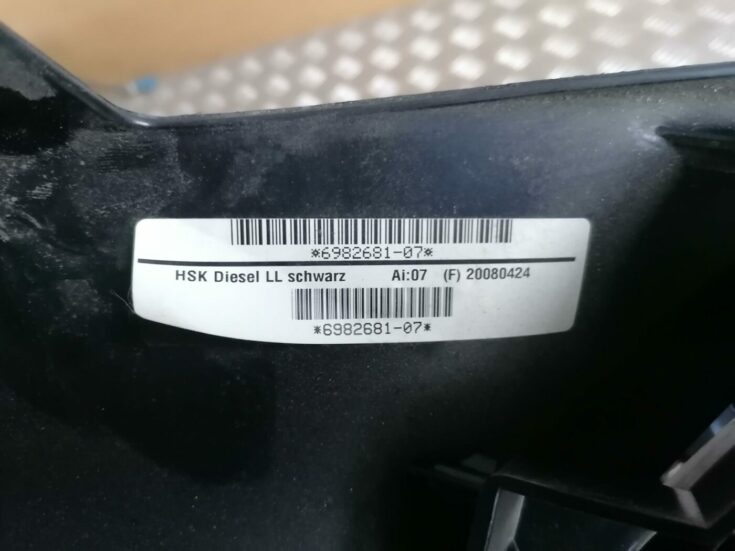 Mantu glabāšanas nodalījums pasažiera pusē priekš BMW 123 E87 2008 BLACK