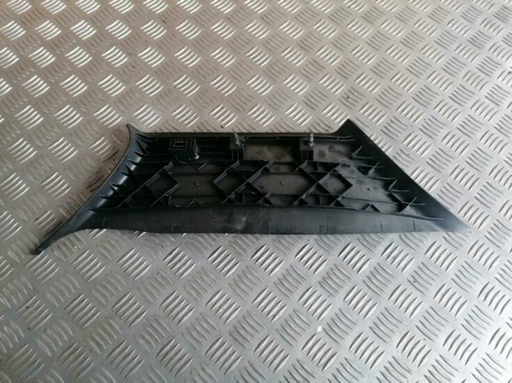 Aizmugurējas salona statnes apdare priekš BMW 123 E87 2008 BLACK
